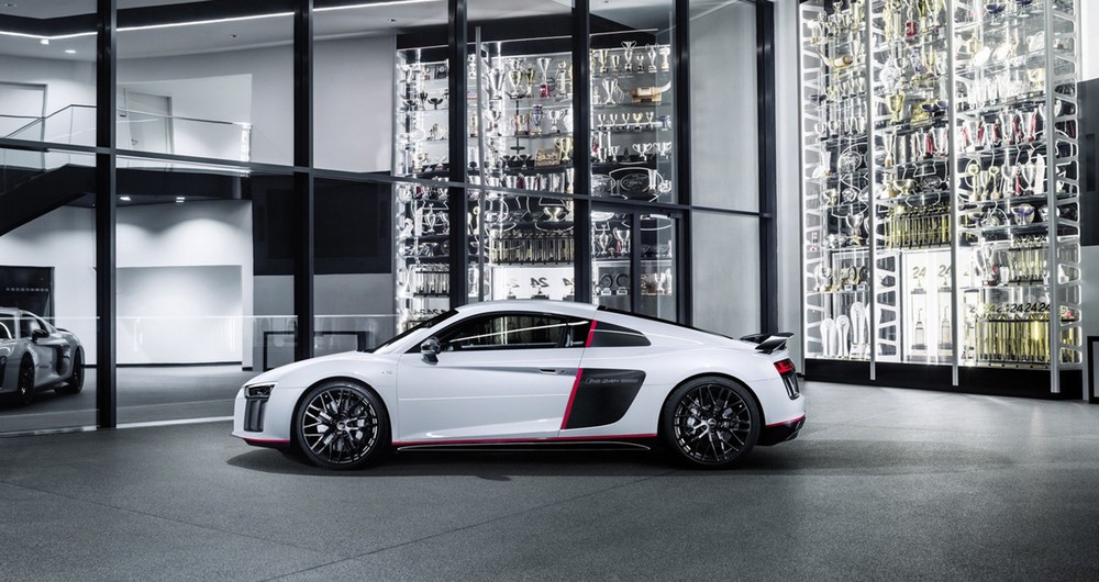   Phiên bản đặc biệt Audi R8 V10 Plus Selection 24h là một mẫu xe tưởng nhớ tới chiếc R8 LMS từng chiến thắng tại giải đua 24 Hours Nurburgring vào năm 2015.